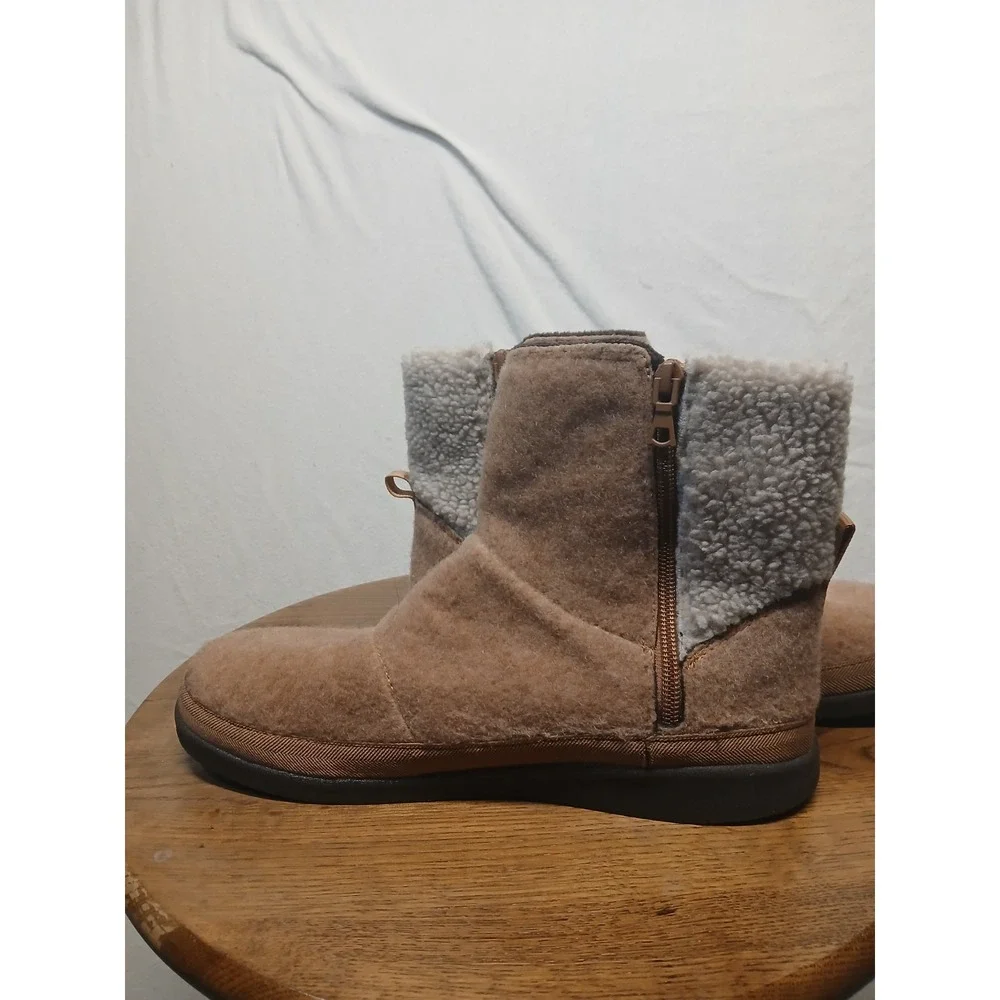 Chaco Women's Revel Tall Boot Size 10 Sherpa Fleece Cozy‎ Winter Zipper Granola